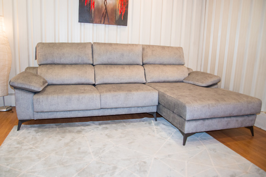 sofa-de-estilo-moderno-en-su-diseño-en-tienda-de-sofas-gaitan